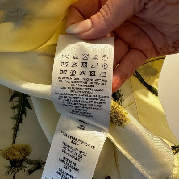 Burberry
Dandelion Lattice Print Silk
Pajama Shirt - Picture 6 of 10